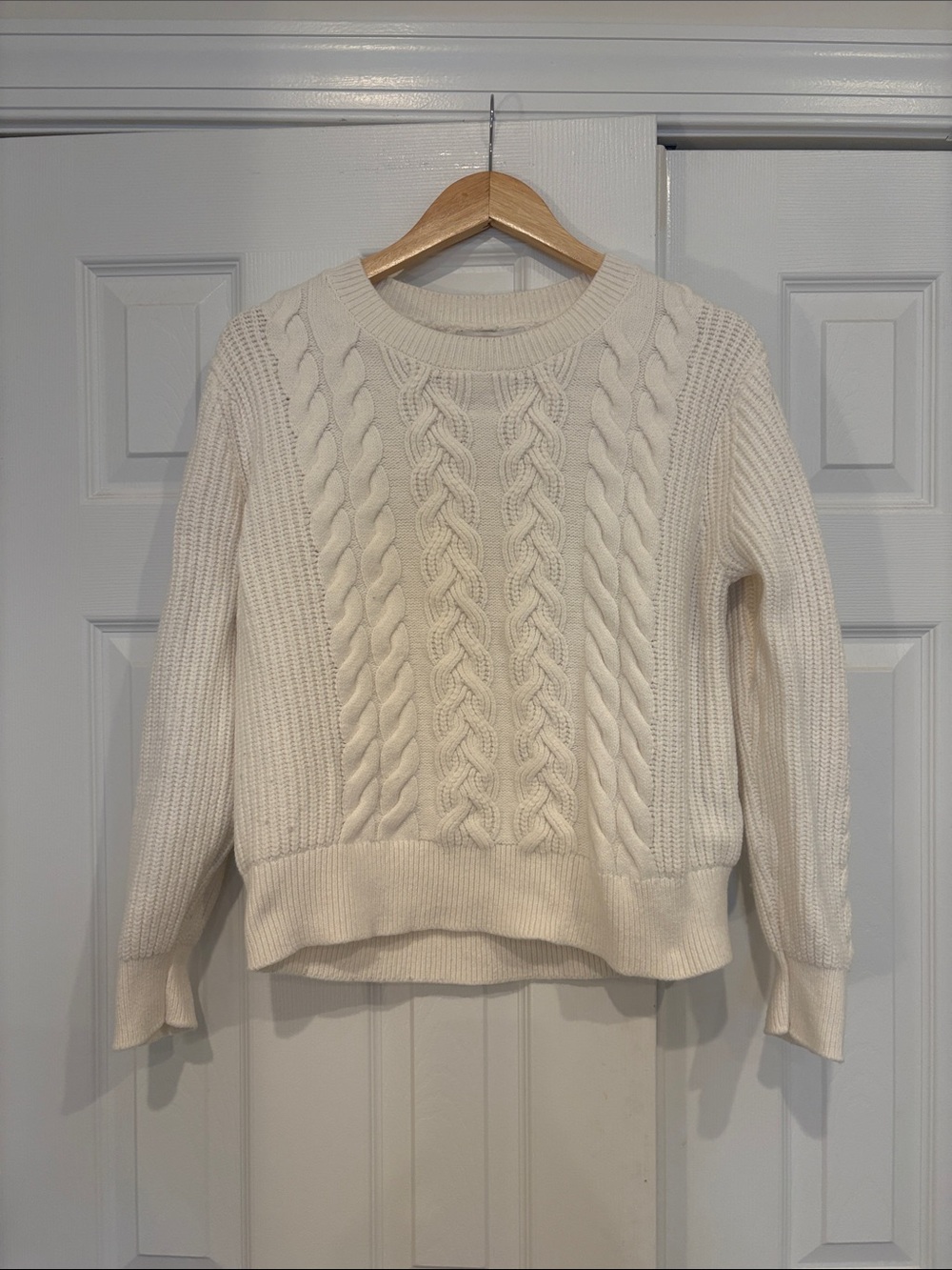 Banana Republic Factory Classic Cream Cable Knit Women's Sweater